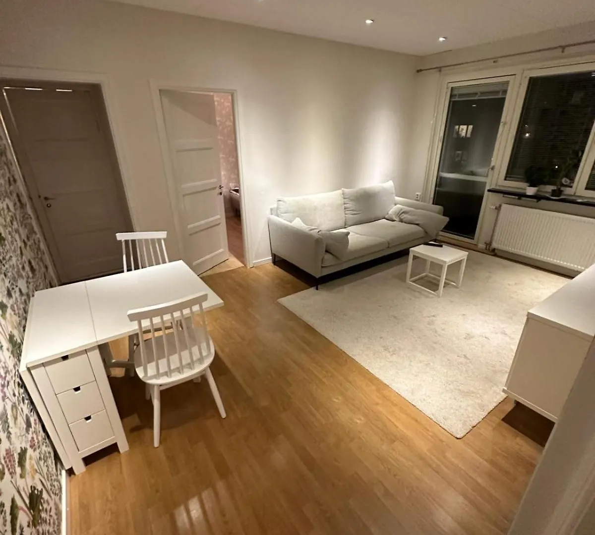 Modern Central Gothenburg Apartment With Balconies And Full Kitchen For Up To 5 Guests