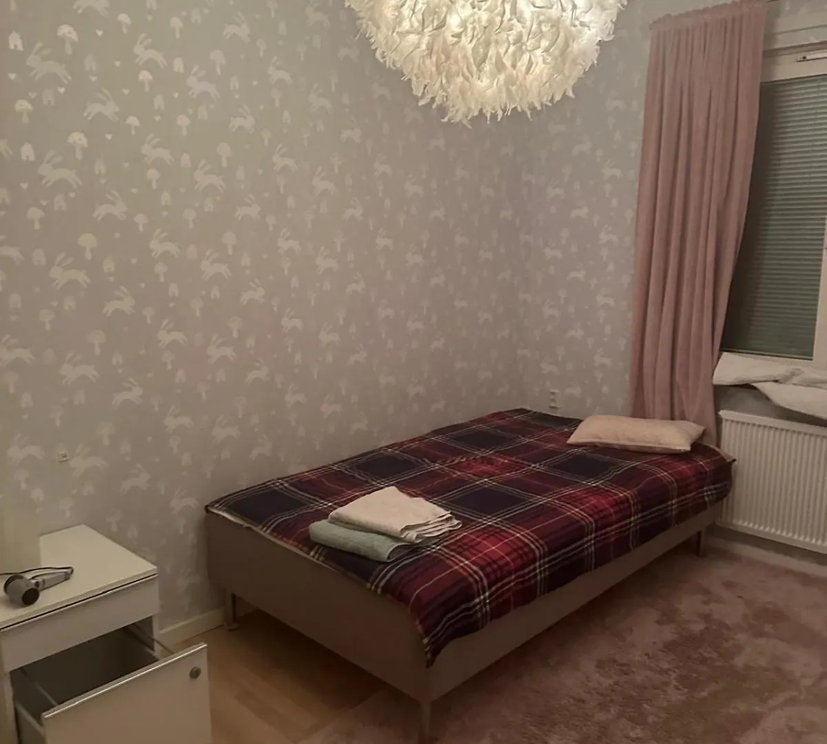 Modern Central Gothenburg Apartment With Balconies And Full Kitchen For Up To 5 Guests