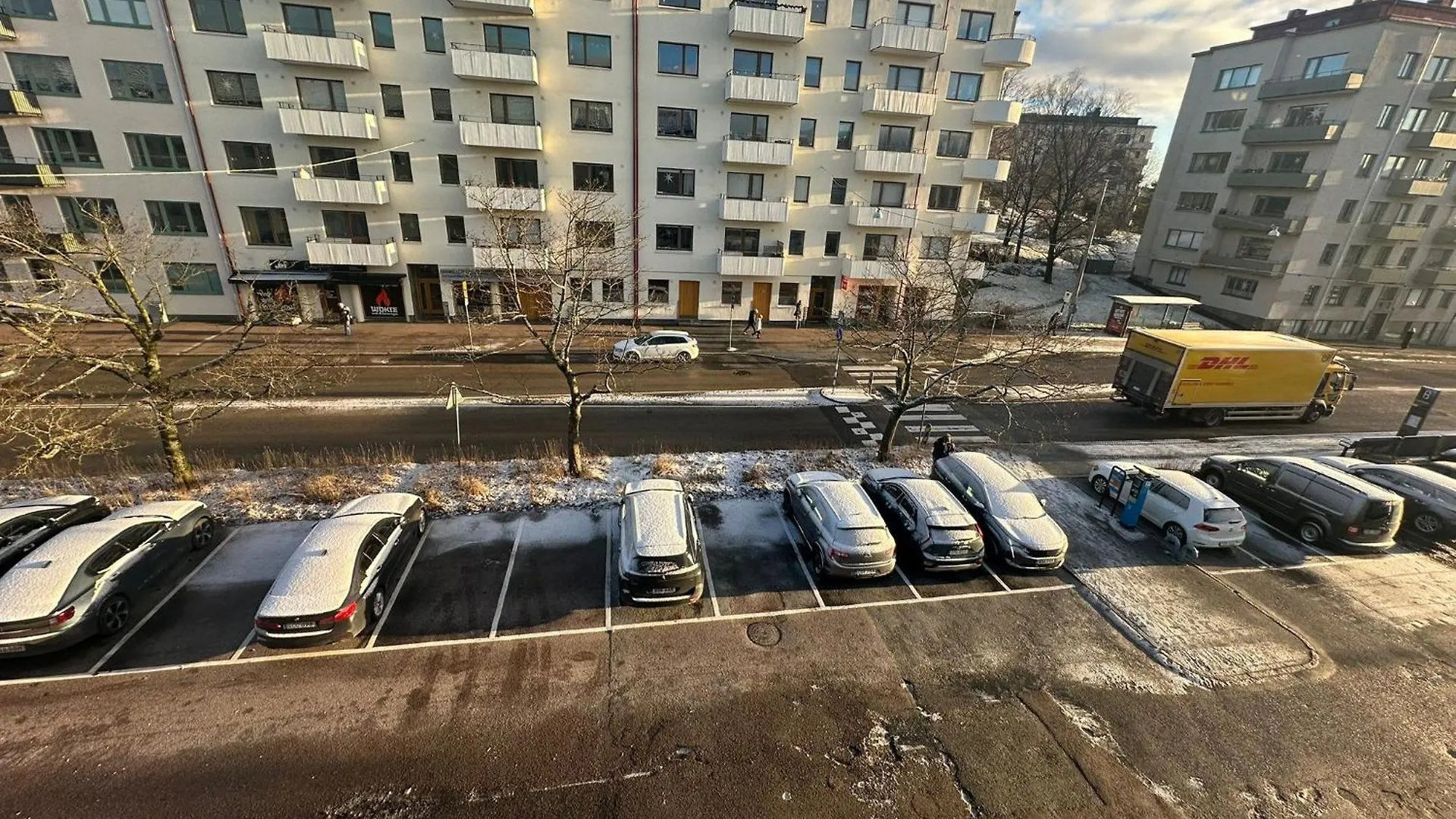 Modern Central Gothenburg Apartment With Balconies And Full Kitchen For Up To 5 Guests