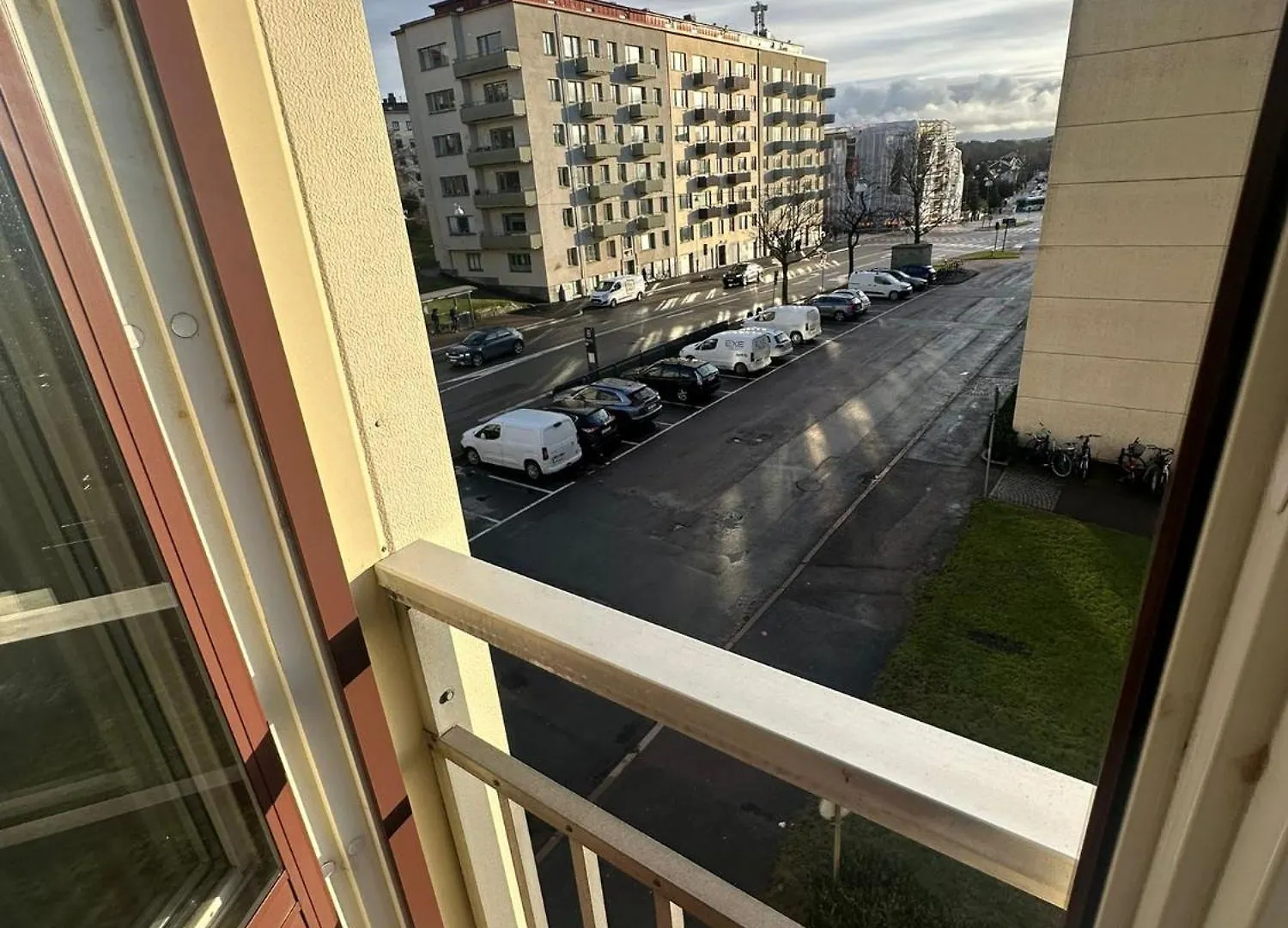 Modern Central Gothenburg Apartment With Balconies And Full Kitchen For Up To 5 Guests Sverige